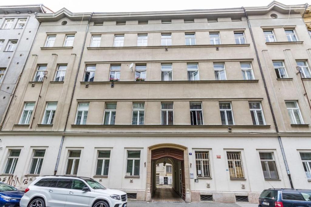 Stylish Apartment 5 Minutes Walk From City Center Prague Exterior photo